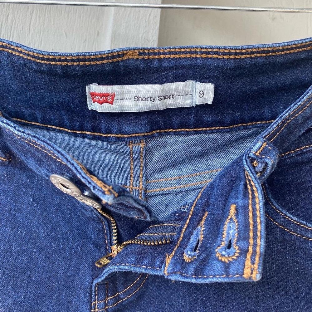Levi’s Short - Picture 3 of 8